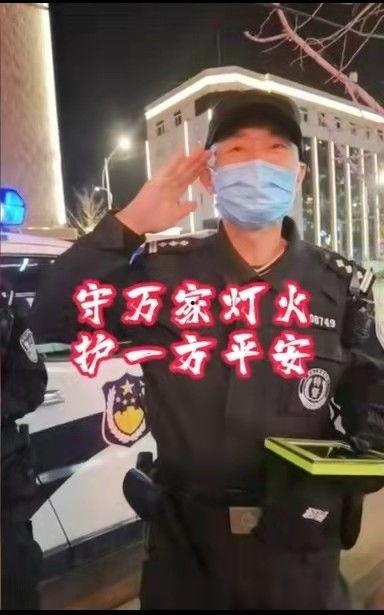 星巴克爆料民警是谁啊视频,揭秘背后真相与人物之谜  第2张