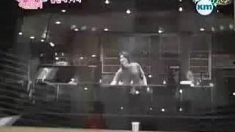 华丽的外出在线观看1,在线观看，揭开时尚之旅的序幕  第2张